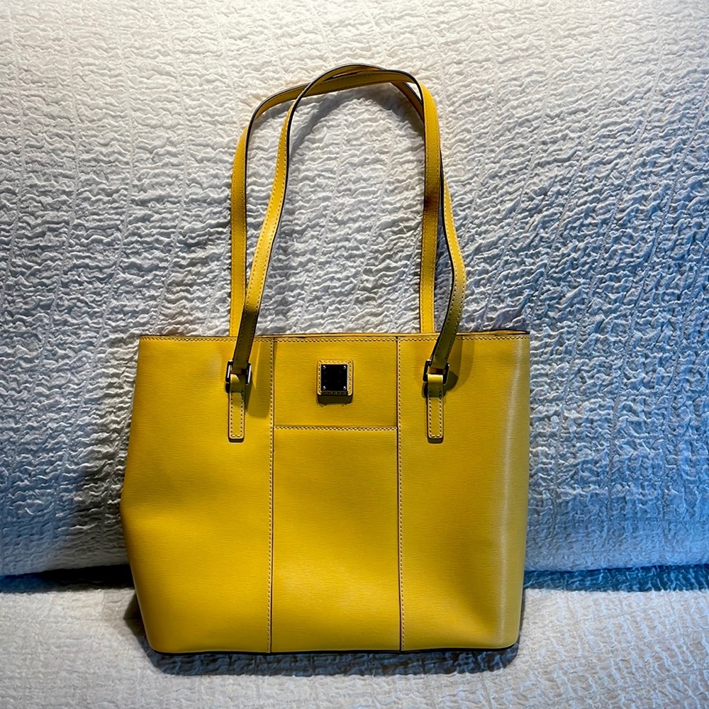 Dooney & Bourke Lexington large shopper tote. PERFECT condition! 😍